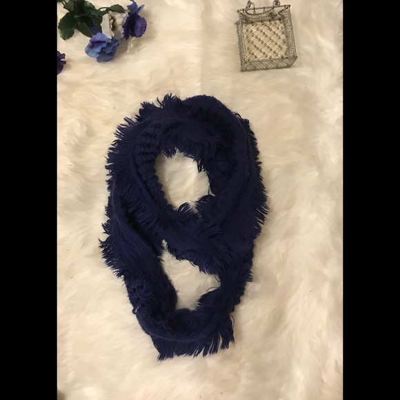 ✨Infinity 🧣 💕super cute💕 pretty Royal blue hue✨ - Picture 1 of 4